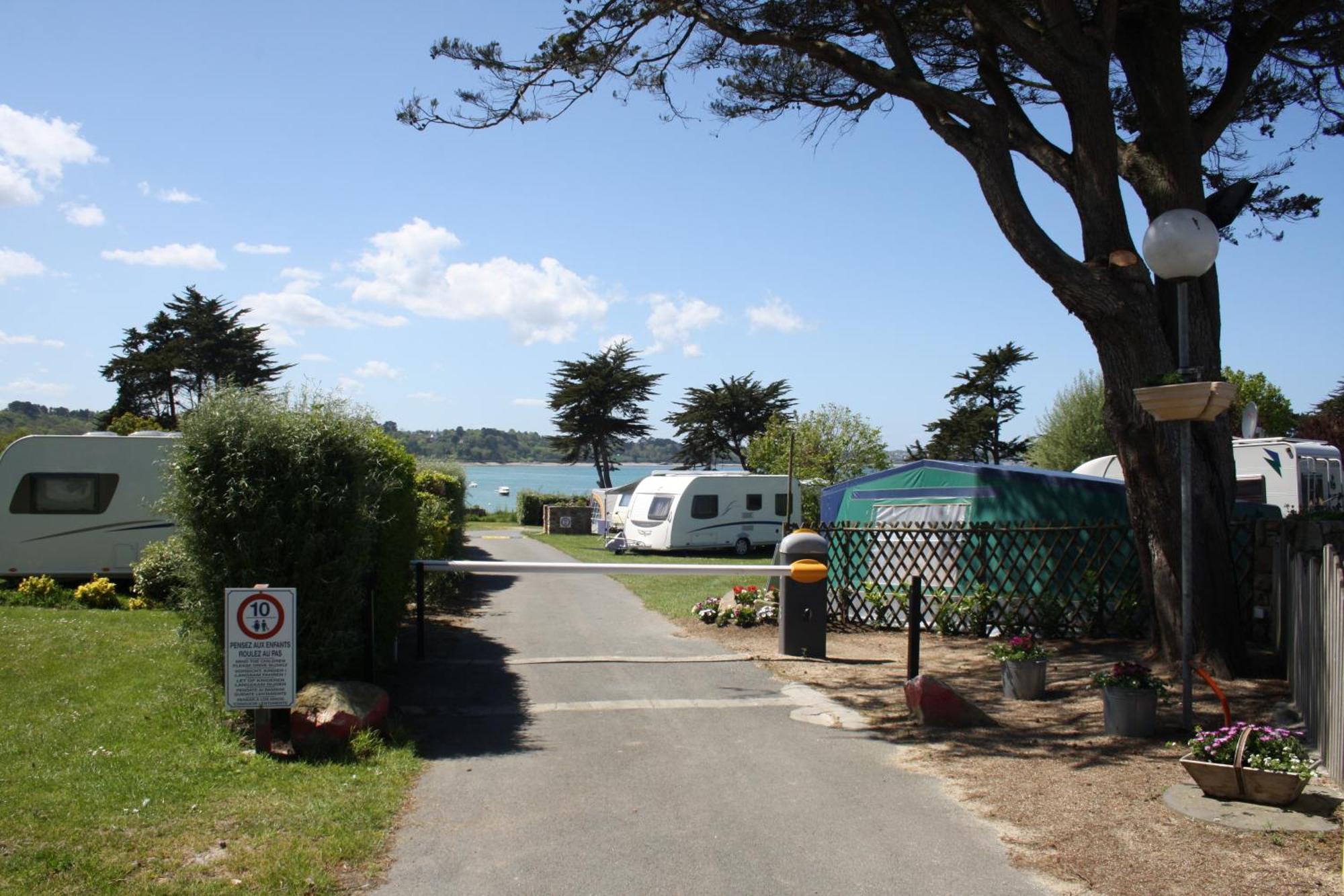Camping Rcn Port L'Epine Trélévern Esterno foto